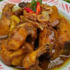 A picture of Semur Ayam Kecap.