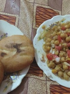 A picture of Chole kulche.