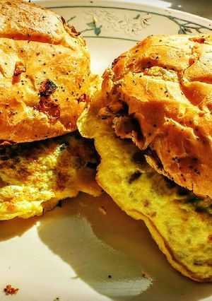 A picture of Egg Vada Pav.