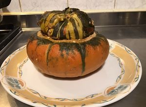 Une photo de Courge turban turc farcie cantal et lardons