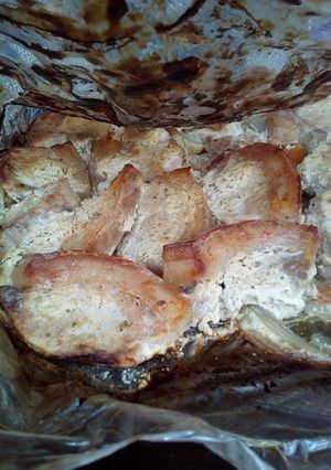 Tejfölös bőrös karaj fóliában sütve recept fotója