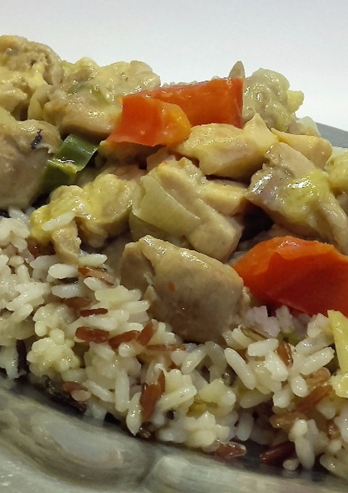 Una foto de Pollo con curry estilo tailandés