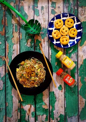 A picture of Street-Style Bengali Chicken Chowmein.