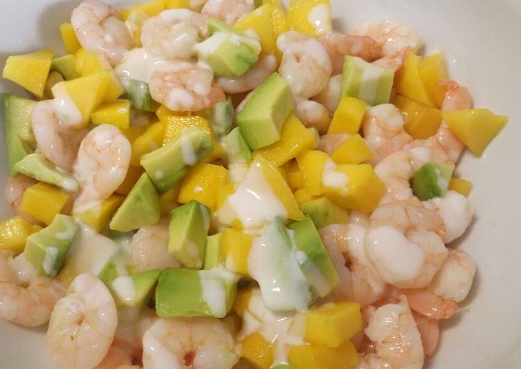 Steps to Make Quick Mango, avocado and prawn salad