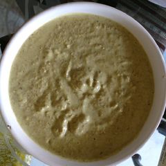 A picture of Green chilli sauce.