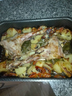 Una foto de Piernas de cordero al horno