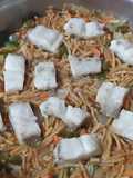 Cazuela de fideos con pescado (corvina)