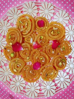 જલેબી (Jalebi Recipe In Gujarati) રેસીપી મુખ્ય ફોટો