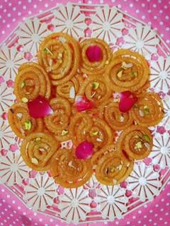 જલેબી (Jalebi Recipe In Gujarati) રેસીપી મુખ્ય ફોટો