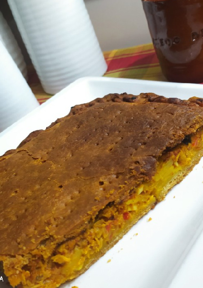 Una foto de Empanada de atún con patata