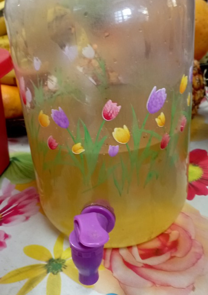 Una foto de Agua bien fresca o Te de cáscara de Piña y Naranja