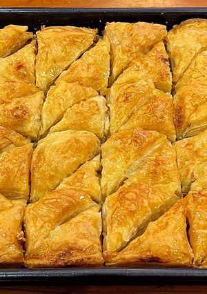 A picture of Lebanese Baklava.