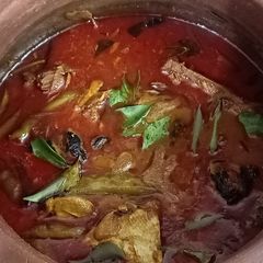 A picture of Toddy shop style fish curry.