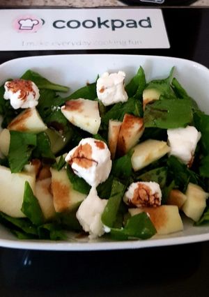 A picture of My Apple,Spinach, Goats Cheese Salad & Apple Balsamic Vinegar 😍.