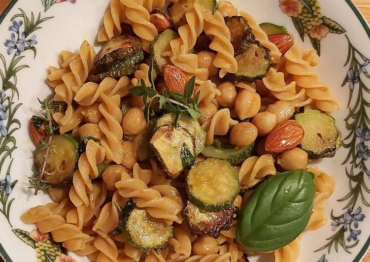 Fusilli di ceci con zucchine