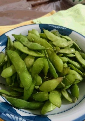 A picture of Salted Edamame.