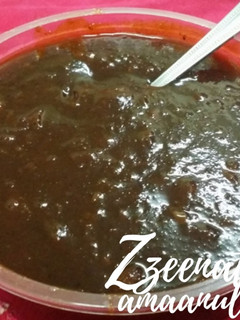 A picture of Dates and Tamarind Chutney with Jaggery.