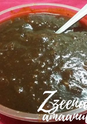 A picture of Dates and Tamarind Chutney with Jaggery.