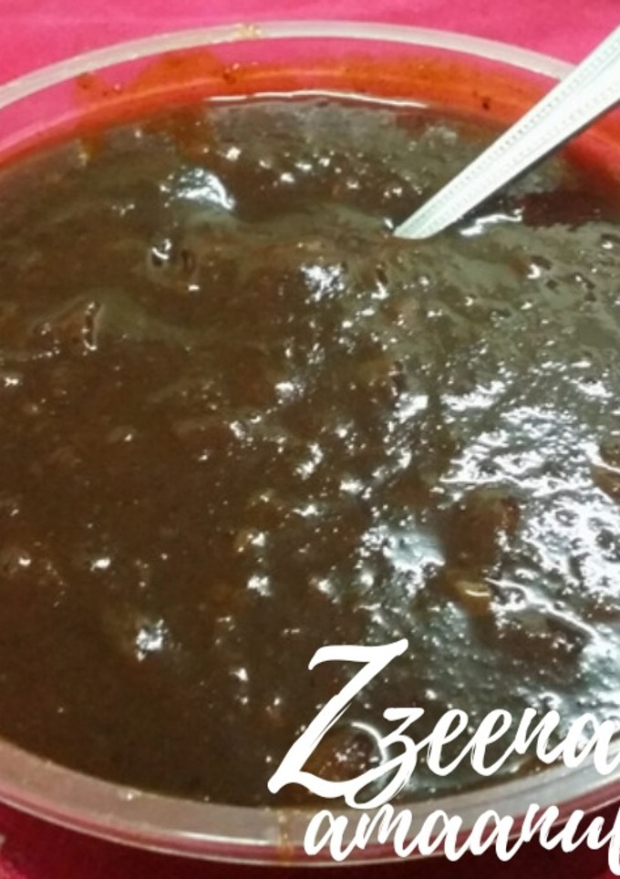 A picture of Dates and Tamarind Chutney with Jaggery.