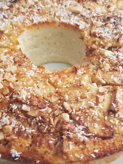 Una foto de Pastel de manzana y yogur griego sin gluten