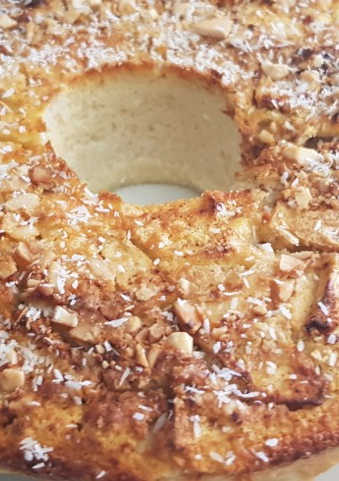 Una foto de Pastel de manzana y yogur griego sin gluten