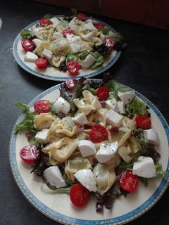 Una foto de Ensalada de tortellinis y mozzarella