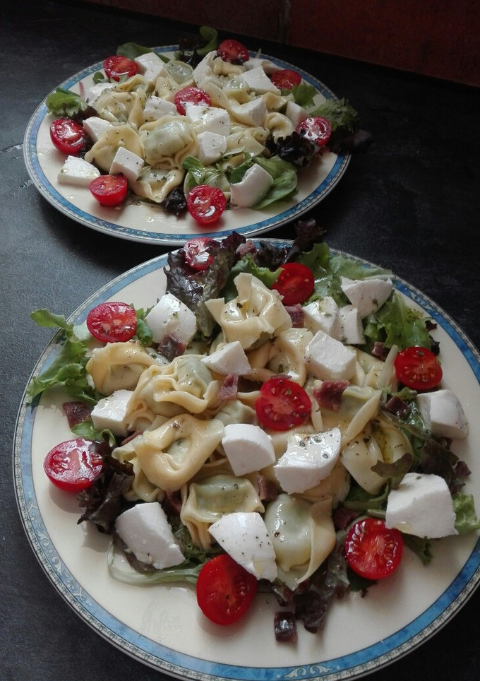 Una foto de Ensalada de tortellinis y mozzarella