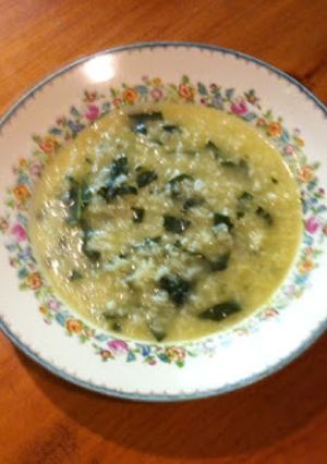 Una foto de Sopa de arroz con acelgas