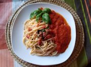Una foto de pasta peperoni