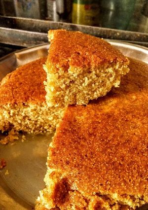 वीट सेमोलिना बनाना केक (Wheat semolina banana cake recipe in hindi) रेसिपी मुख्य फोटो