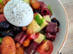 Une photo de Salade de Gnocchis Crispy et Burratina