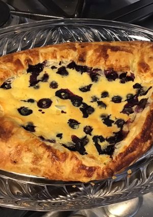 Une photo de Pirogue des rois citron et myrtilles