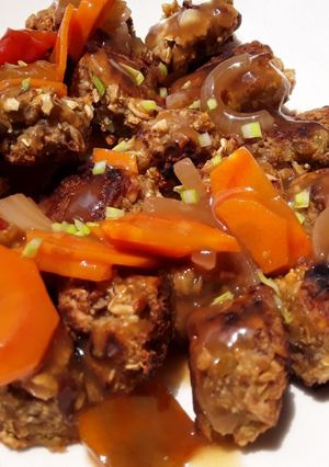Una foto de Albóndigas🍱 de leguminosas y semillas de calabaza🎃 en salsa agridulce🍯