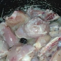 A picture of Chicken Broth / Stock or Yakhni.