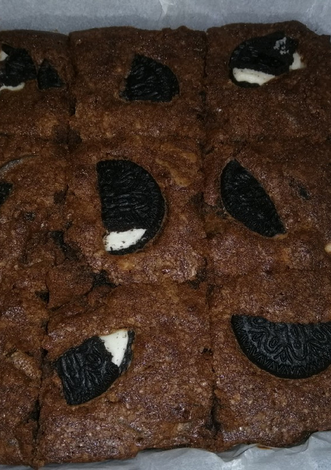 Una foto de Brownie de chocolate con oreo