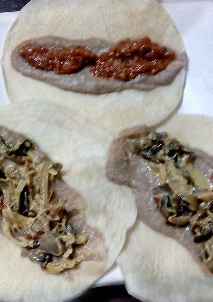 Una foto de Tacos de arrieros de harina  a dos guisos entequilados  las Correa