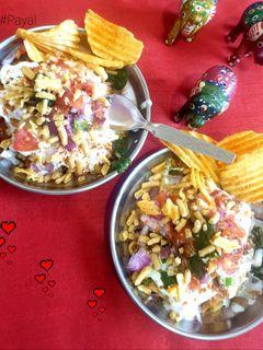 आलू टिक्की चाट(aloo Tikki Chaat recipe in hindi) रेसिपी मुख्य फोटो
