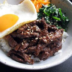 A picture of ‘Yakiniku’ Beef Rice Bowl.