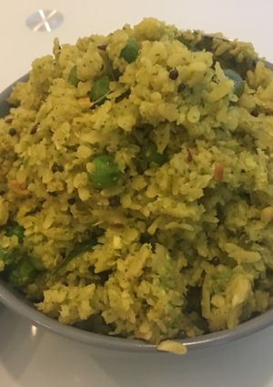 A picture of Green flattened rice.