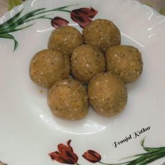 A picture of Tilgul Laddu.