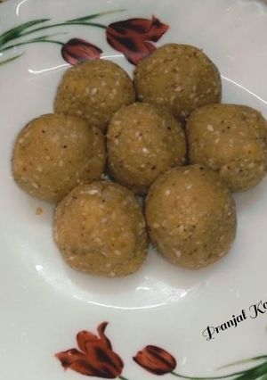 A picture of Tilgul Laddu.