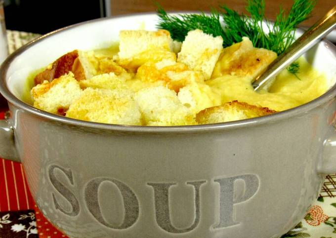 Томатный суп с сухариками