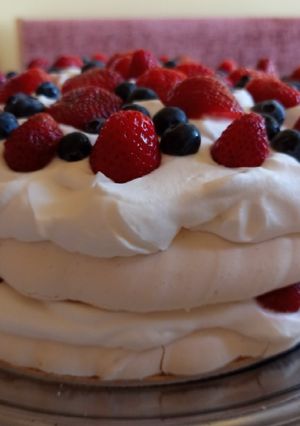 Emeletes pavlova torta recept fotója