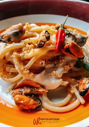 Foto di Spaghetti quadrati con cozze, crema di cannellini e pangrattato aromatizzato