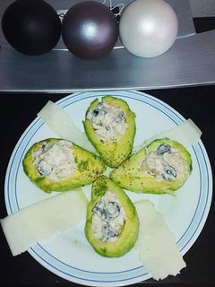 Una foto de Flor de aguacate relleno