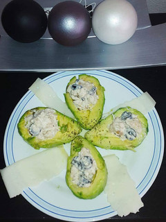 Una foto de Flor de aguacate relleno