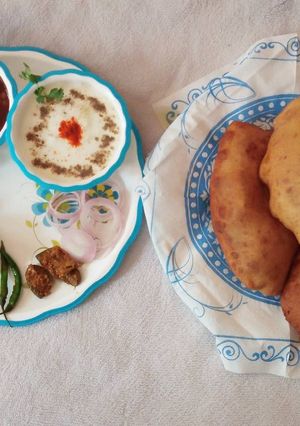 A picture of Banana flavoured bhatura with chatpate aloo and spicy chana.