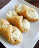 Quesitos (pastelitos de hojaldre con queso crema)