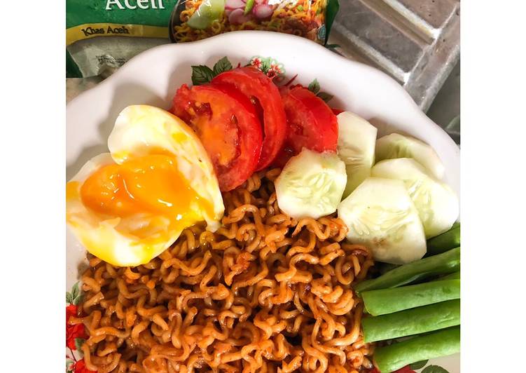 Bagaimana Menyiapkan IndoMie goreng aceh double standart biasa aja Anti Gagal