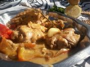 Una foto de conejo con ajo y perejil
